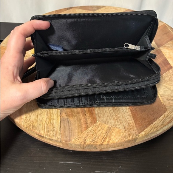 Nautica Black Long Wallet with Wrist Strap and Classic Design - Picture 7 of 8